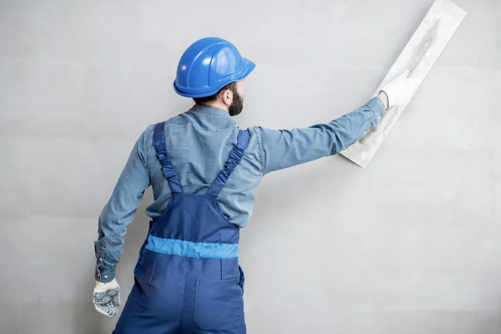 Image of plasterer working on a wall - EIFS Council of Canada